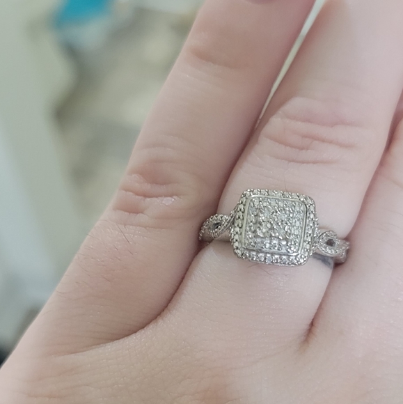 925 stamped silver Ring size 8 - Picture 1 of 4